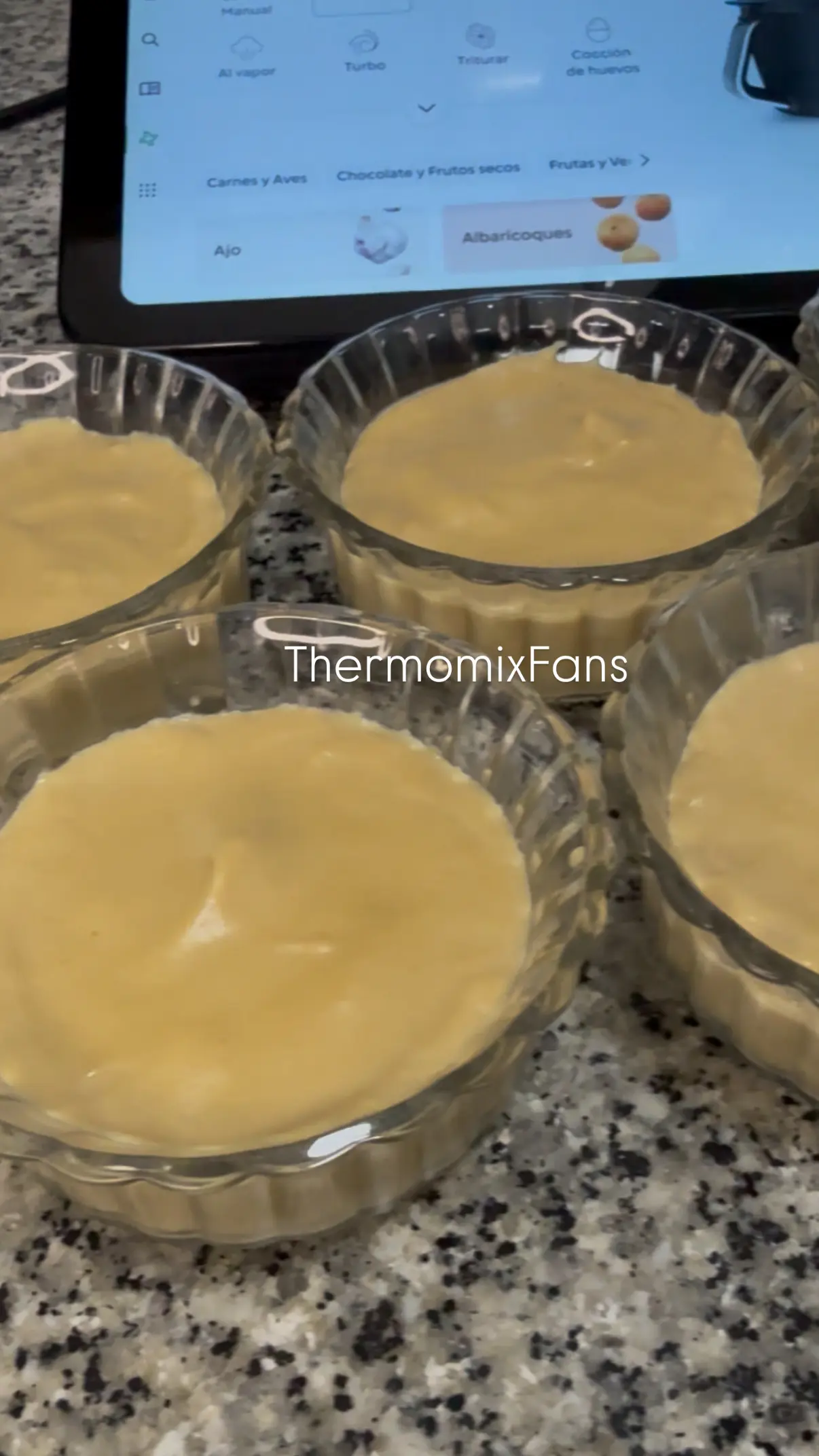 Step Vierta las natillas inmediatamente y deje enfriar 1 hora aprox. illustration