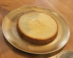 Step <p>Dele la vuelta y retire el papel del fondo.</p><p><br></p><p><br></p> illustration