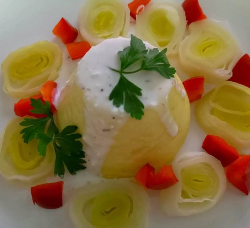 FLANES DE QUESO DE CABRA CON PUERROS Y SALSA DE YOGUR