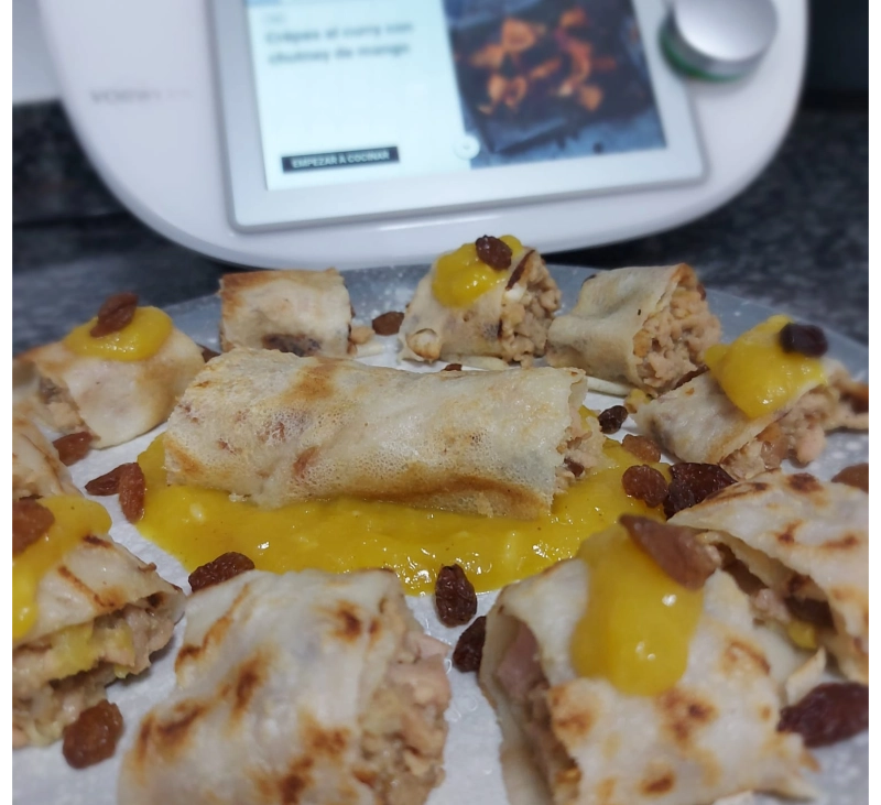 Crepes al curry con chutney de mango