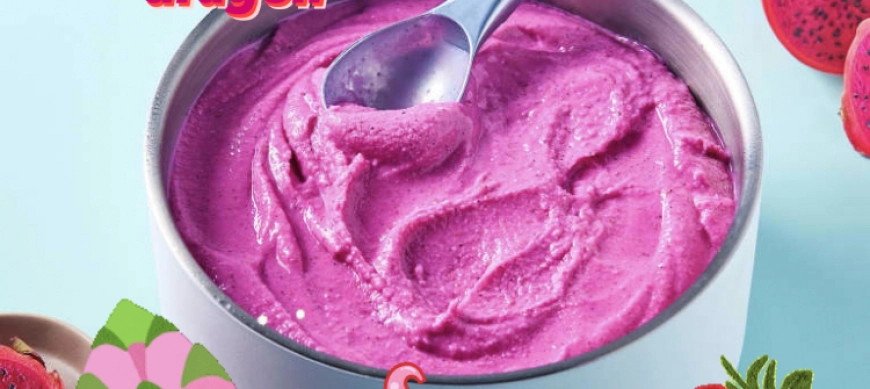 Helado de fruta del dragón y fresas