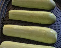 Step <p><u>Podemos aprovechar el vapor de una receta, par cocer los calabacines, o añadir 500 gramos de agua y cocer 25 minutos modo Vapor.</u></p> illustration