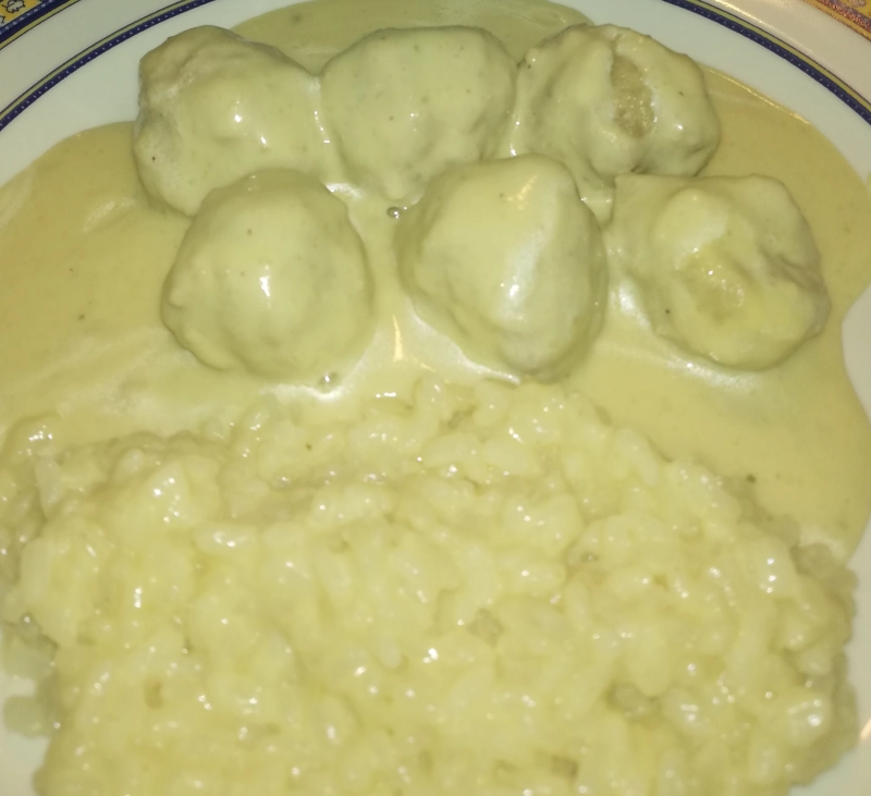 Albóndigas en salsa de almendras con thermomix®