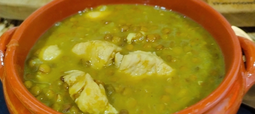 LENTEJAS AL CURRY CON POLLO Y MANZANA