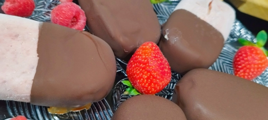 POLOS SALUDABLES DE FRUTA Y CHOCOLATE