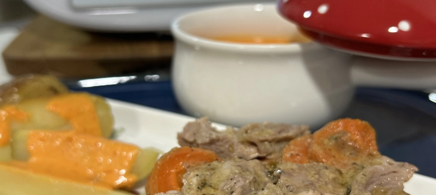 MUSLOS DE PAVO CON SALSA DE PIMIENTO