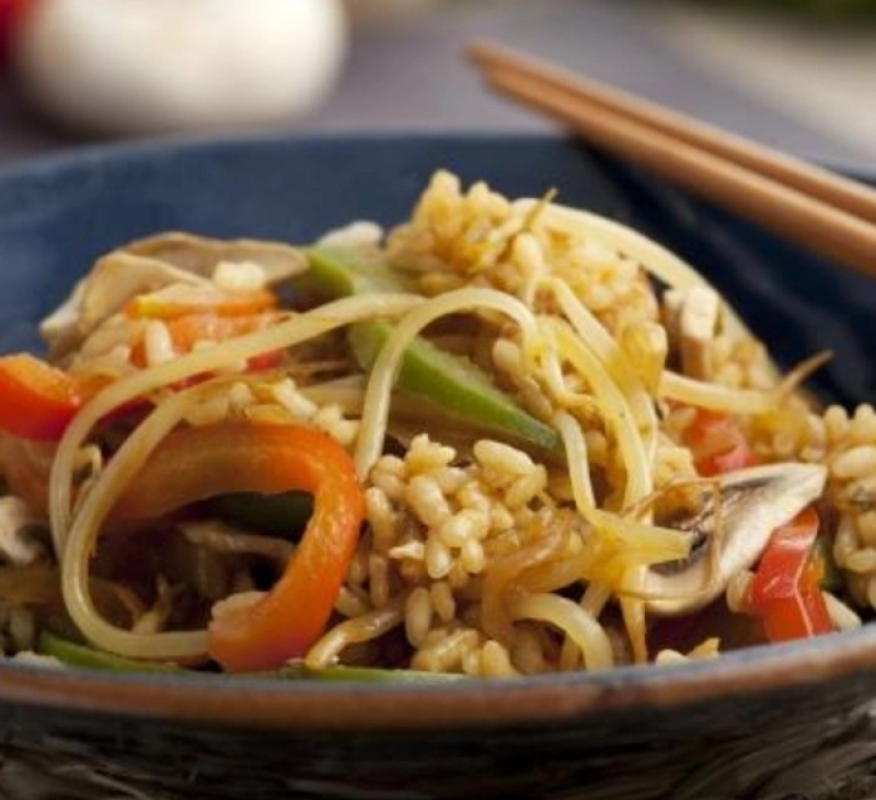 Arroz asiático con verduras