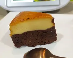 Step <p>Brownie<br /><br /><br />
</p><p>Precaliente el horno a 170°C. Engrase y enharine un molde de corona de Ø 22-24 cm. Caramelice el fondo del molde.</p> illustration