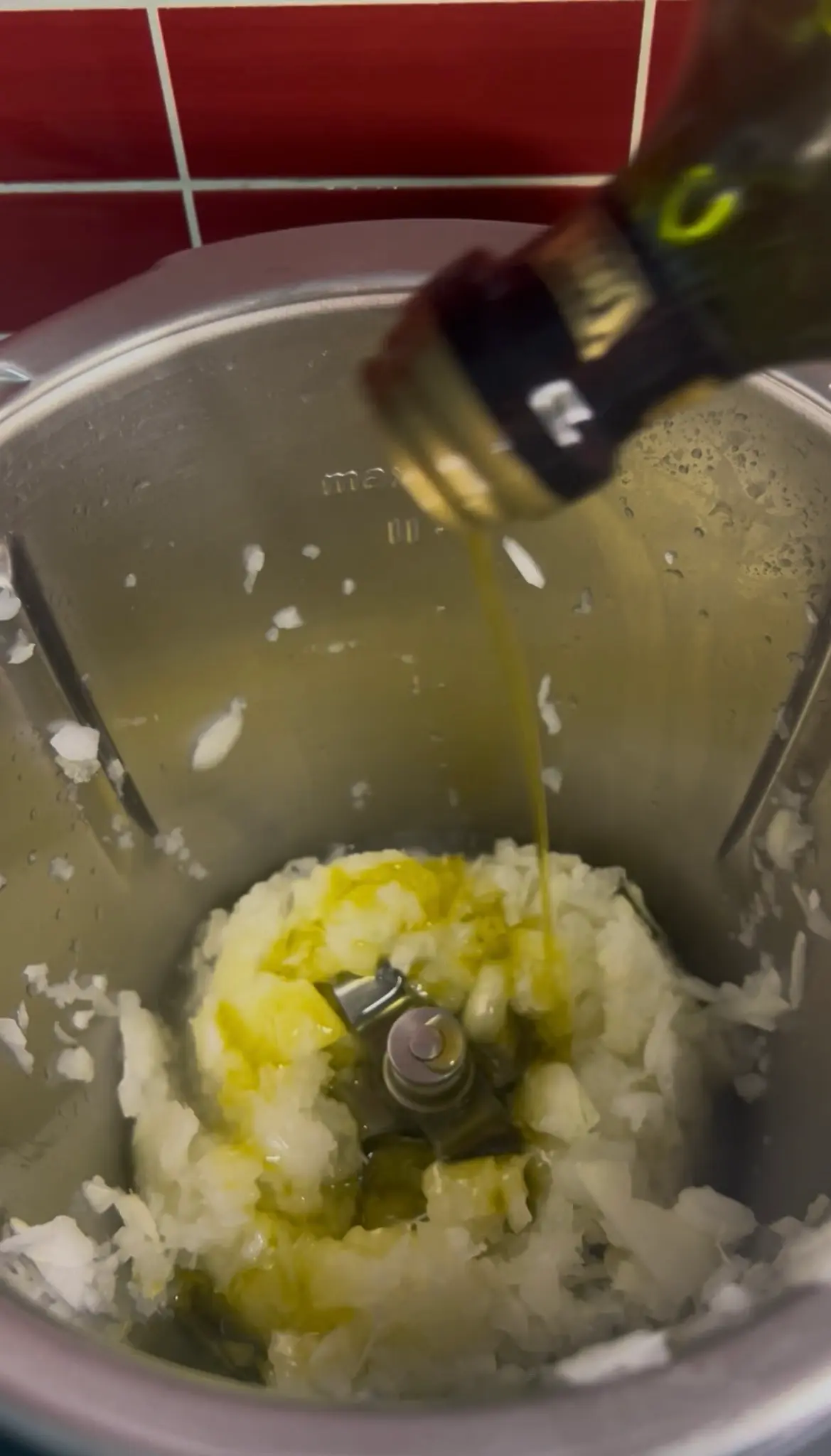 Step 4. Añadir aceite y saltear 4min/120ºC/vel.1. illustration