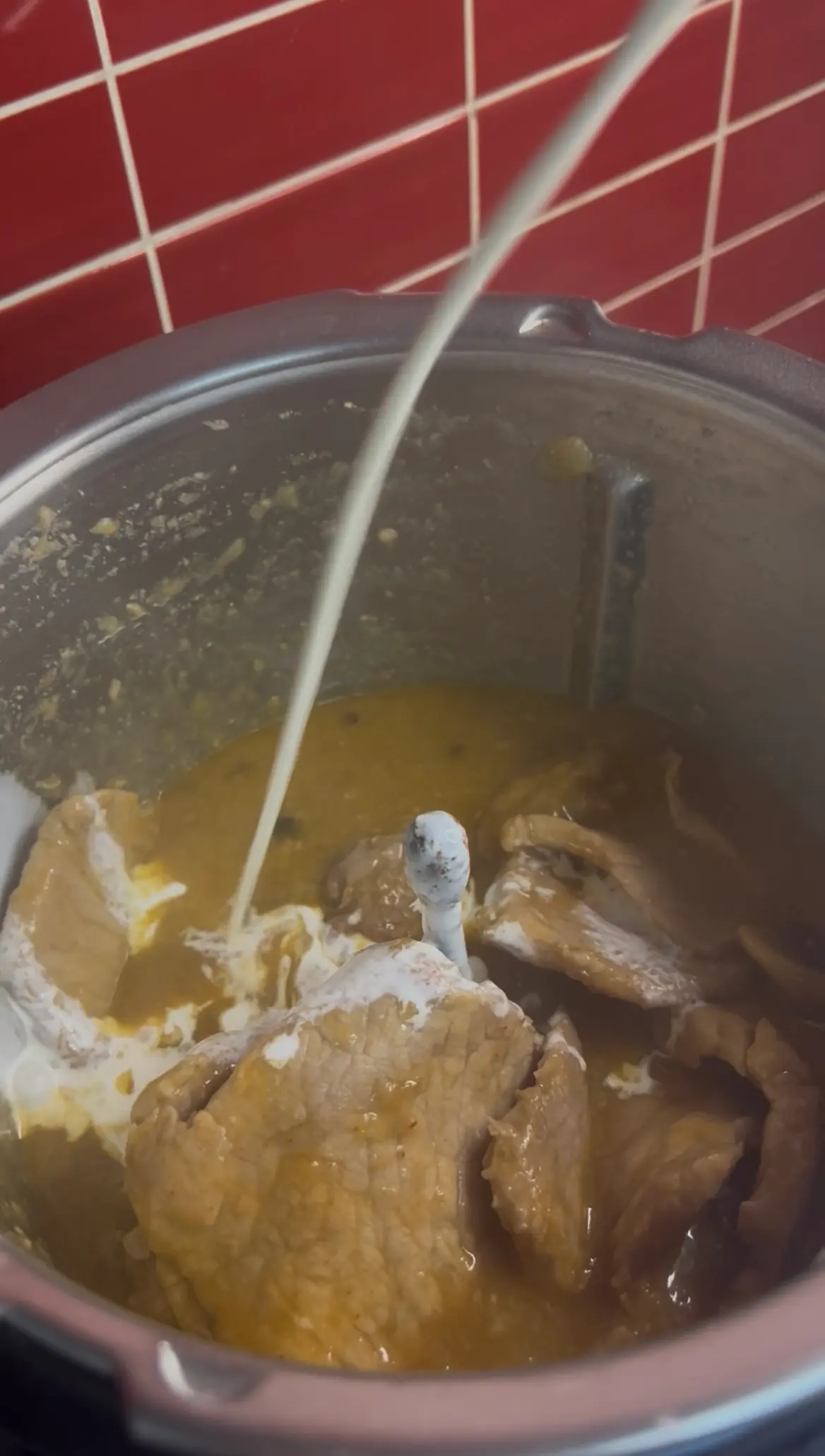 Step 7. Añadir la nata y programar 2 min/100ºC/giro inverso/vel.1.
Servir inmediatamente con el arroz. illustration