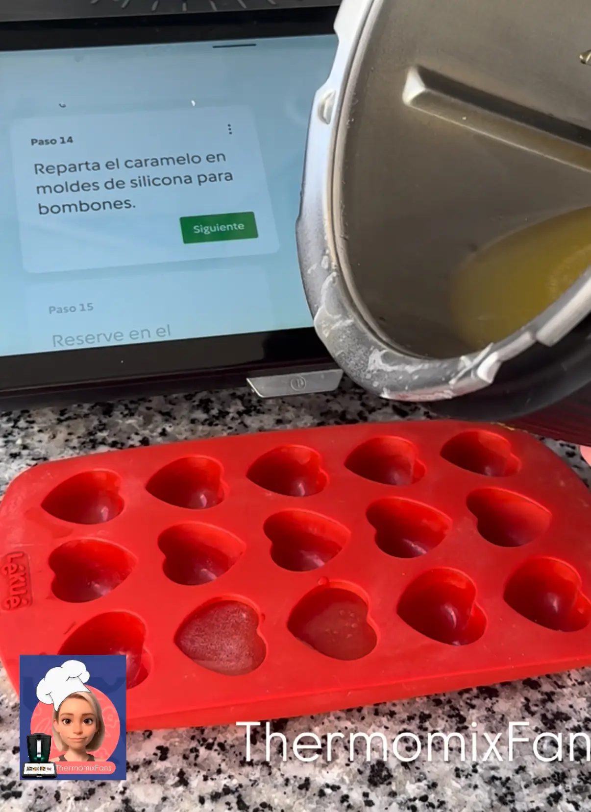 Step Vierte en un molde de silicona (SALEN UNAS 35 unidades según el molde!)
illustration