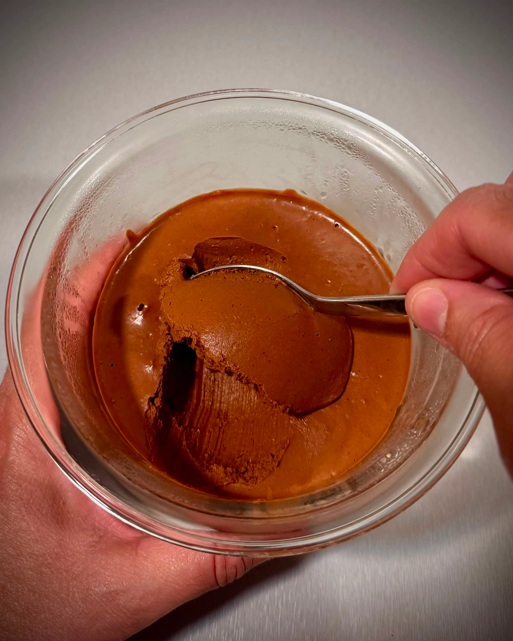 La Mousse de Chocolate Saludable de 2 Ingredientes que Está Arrasando en Redes 🍊🍫