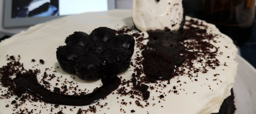 TARTA CON BIZCOCHO DE CERVEZA NEGRA CON THERMOMIX