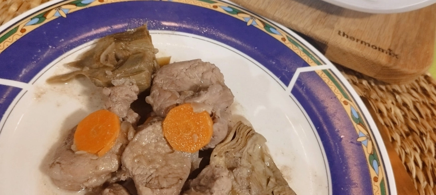 SOLOMILLO DE CERDO ESTOFADO CON ALCACHOFAS