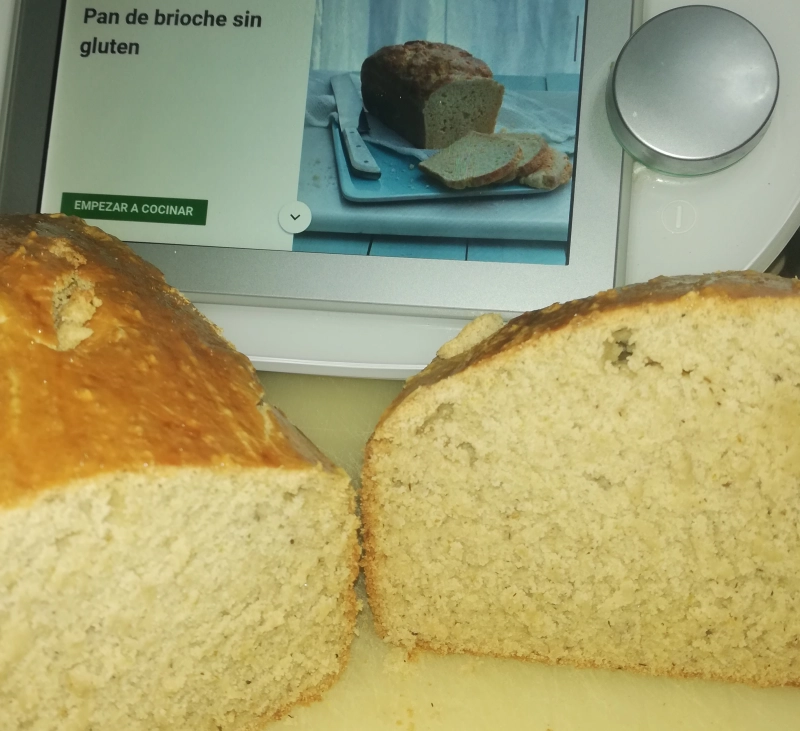 Pan de brioche sin gluten y con bebida de almendra en thermomix