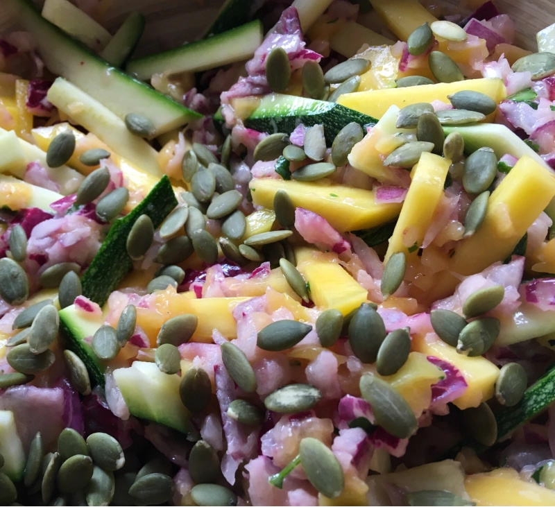 Ensalada de calabacín y mango