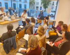 Step <p>Y los clientes encantados con el taller!</p> illustration