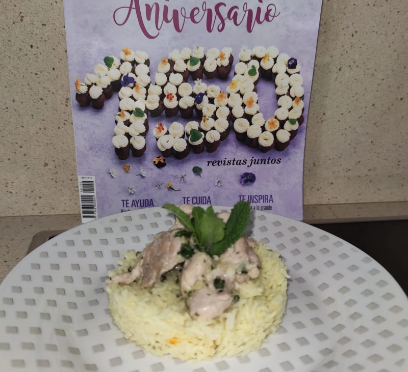 Arroz basmati a las hierbas con pollo, cebolla y azafrán en thermomix