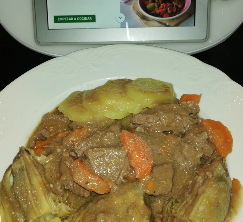 Estofado de aguja de ternera con alcachofas en Thermomix®