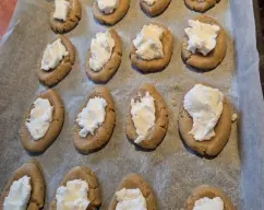 Step <p>Agregamos las yemas y el huevo entero y mezclamos 30 seg/vel 6,</p> illustration