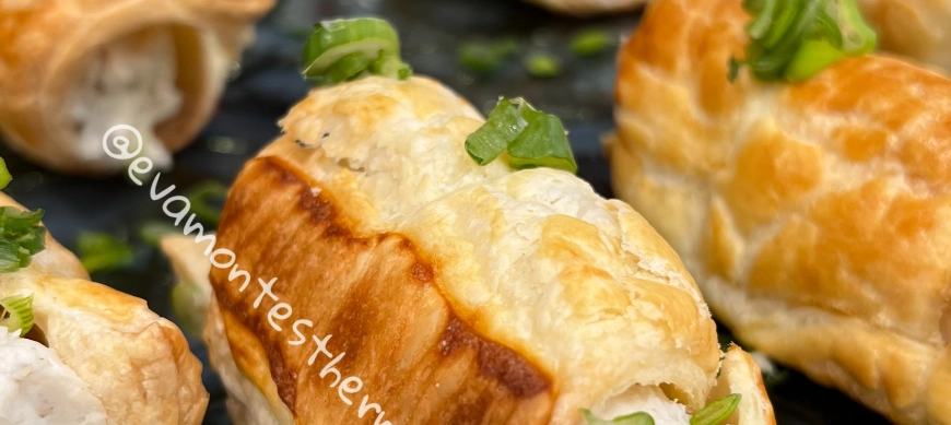 CANNOLI RELLENO DE CREMA DE QUESO Y SALSA DE TRUFA