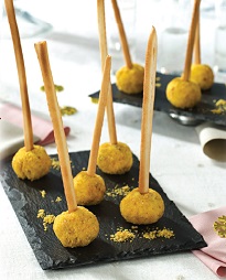 Aperitivos de queso con arándanos y jamón en Thermomix