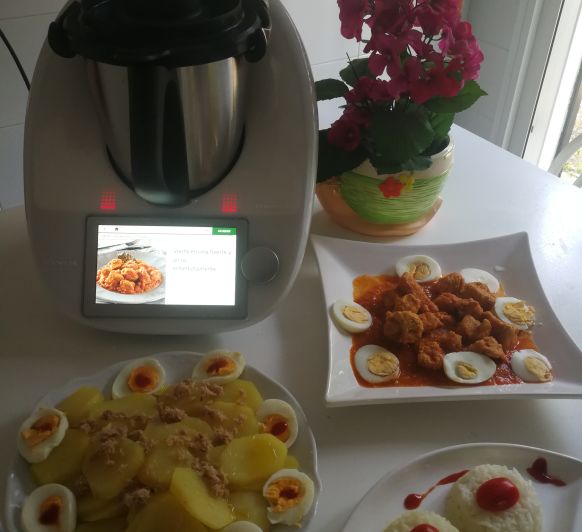Thermomix® Lomo de Cerdo con tomate .patatas y huevos .