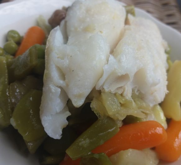 Lomos de pescado y menestra al pimentón