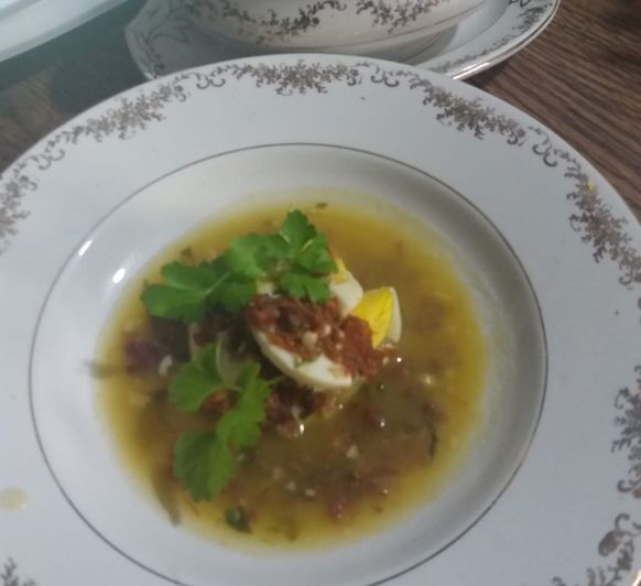 HUEVOS DUROS EN SALSA VERDE