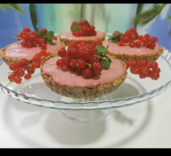 Tartaletas raw con cheesecake de frambuesas