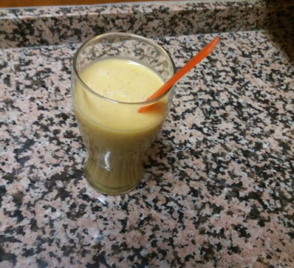 Zumo de piña y plátano