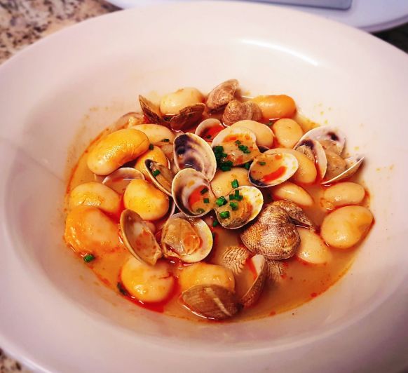 Fabes con almejas en Thermomix®