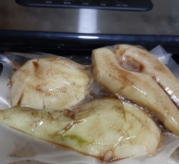 Peras con salsa de canela (Al vacío)