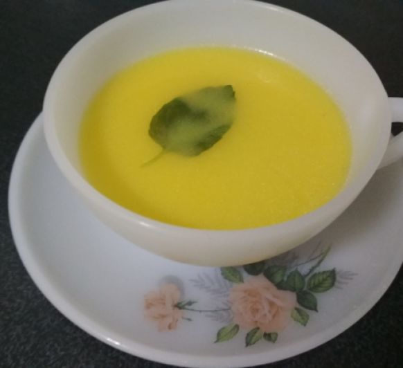 Sopa amarilla o caldo amarillo en Thermomix®