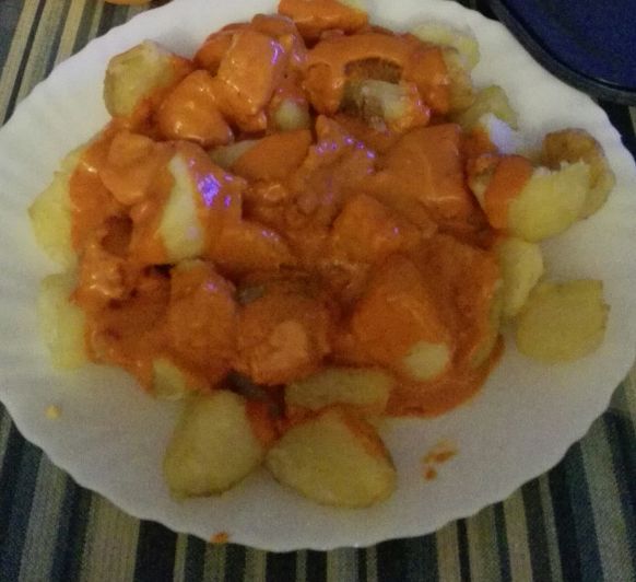 Patatas bravas en tempura