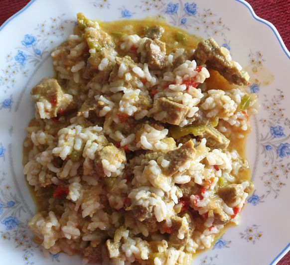 Curry de cerdo y arroz blanco al vapor (India)