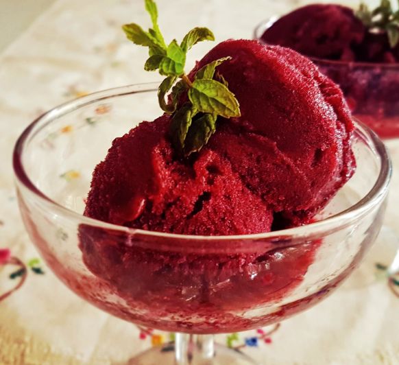 Sorbete de cerezas al vino tinto