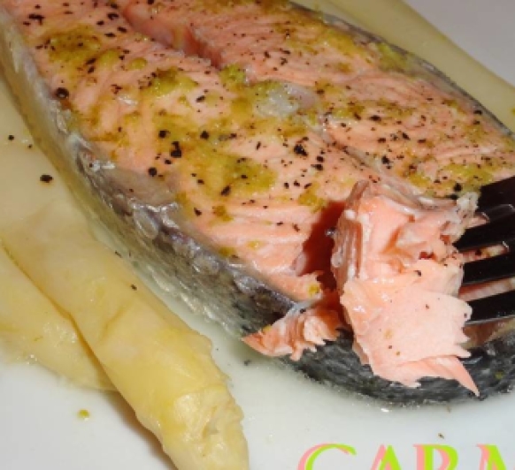 SALMON AL PAPILLOTE CON PUERROS AL VAPOR