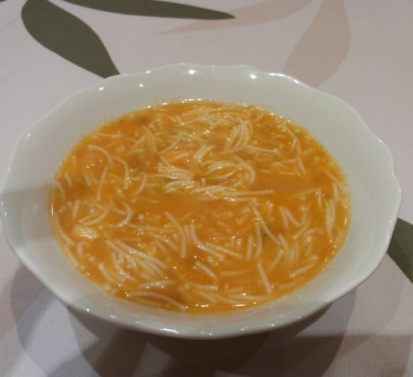Sopa de fideos con gambas
