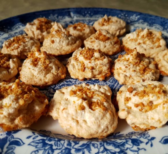 Bocaditos de merengue con avellanas